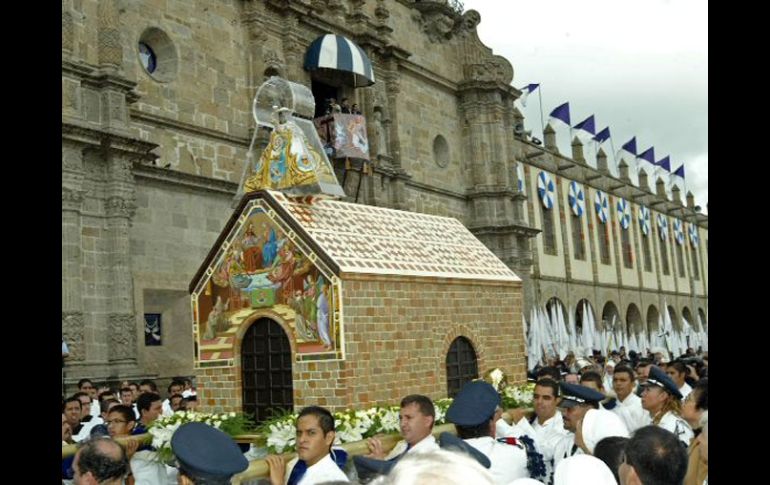 La virgen durante el recorrido de regreso a la Basílica de Zapopan. ARCHIVO  /