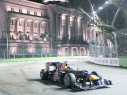 Sebastian Vettel hizo tiempo de 1 minuto, 46.660 segundos en el circuito de Marina Bay. REUTERS  /