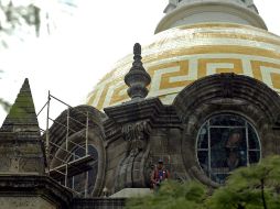 La Secretaría de Cultura comenzó hace cuatro meses a restaurar la cúpula de la Catedral. E. BARRERA  /