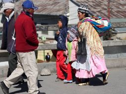 En 2008, 1.7 millones de  bolivianos vivían fuera del país; Argentina, Estados Unidos y España son los principales destinos. EFE  /