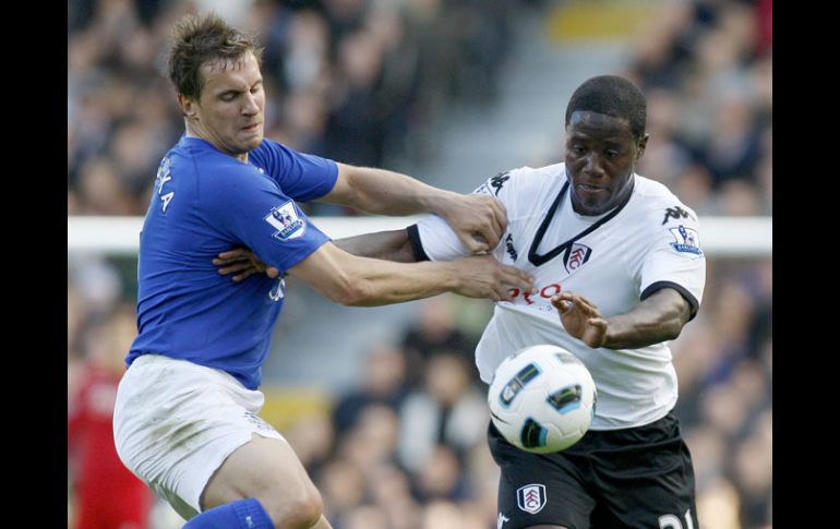 Acción del juego entre Fulham y Everton en la Liga Premier de Inglaterra. AP  /