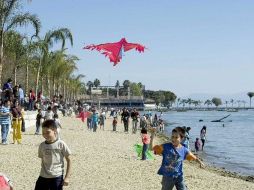 Entre más agua contenga el lago, mayor es el atractivo para los visitantes. EL INFORMADOR  /