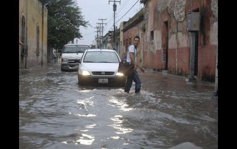 Conagua recomendó seguir a la depresión tropical ‘Matthew’, porque su trayectoria descarga lluvias en la región oriental de Tabasco.NTX  /