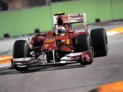 Fernando Alonso durante la final del GP de Singapur de Fórmula 1. AFP  /