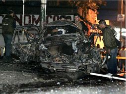 Un grupo de agresores detuvo un coche en un camino que conduce al aeropuerto de Bagdad. ARCHIVO  /