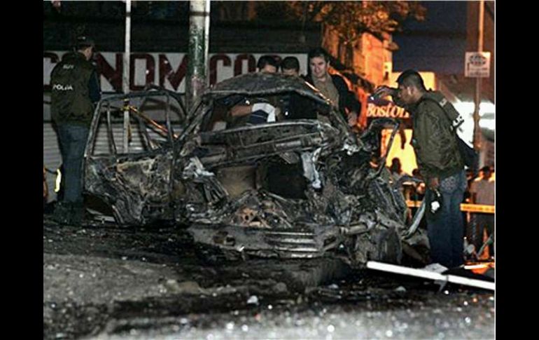 Un grupo de agresores detuvo un coche en un camino que conduce al aeropuerto de Bagdad. ARCHIVO  /