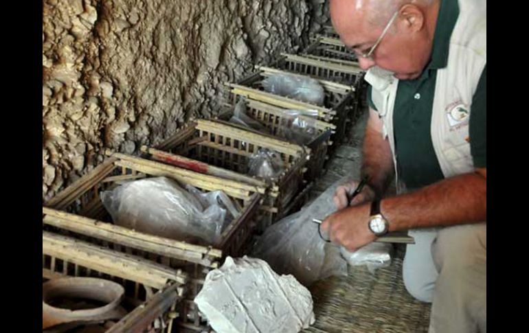 Los arqueologos tratarán de rescatar la riqueza inédita de esta tumba. ESPECIAL  /