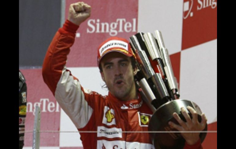 Fernando Alonso festejando su triunfo en el GP de Singapur. REUTERS  /