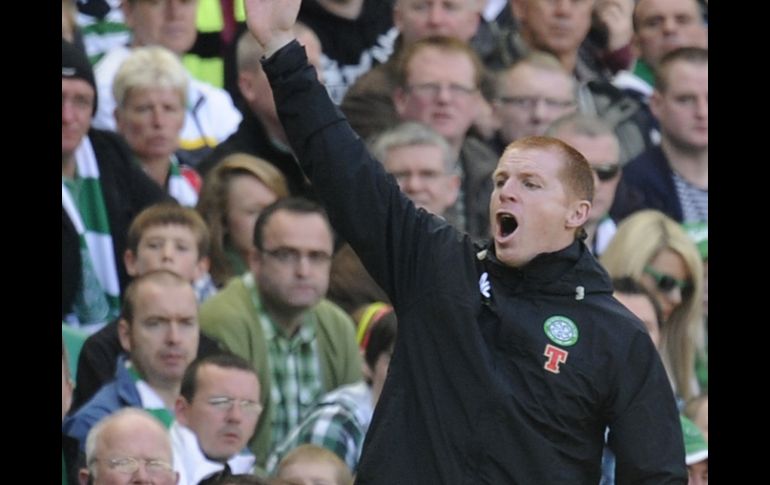 Foto de archivo, el técnico de Celtic, Neil Lennon inconforme con la decisión de la FMF. REUTERS  /