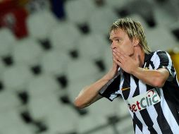 El mediocampista serbio del Juventus de Turín, Milos Krasic, celebra su tercer gol contra Cagliari. MEXSPORT  /