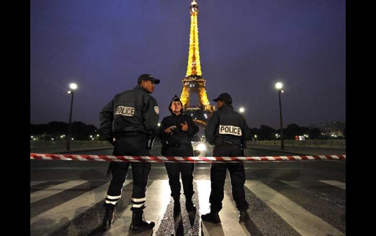 Fuerzas de seguridad vigilan el monumento. AP  /