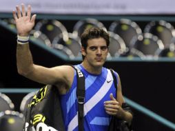 El tenista argentino Juan Martin Del Potro se despide del público tras perder contra el belga Olivier Rochus. EFE  /