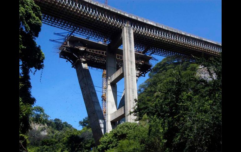 El director general del Banco de Obras anunció la ampliación de la carretera  durante la inauguración del Puente El Tapón.. ESPECIAL  /