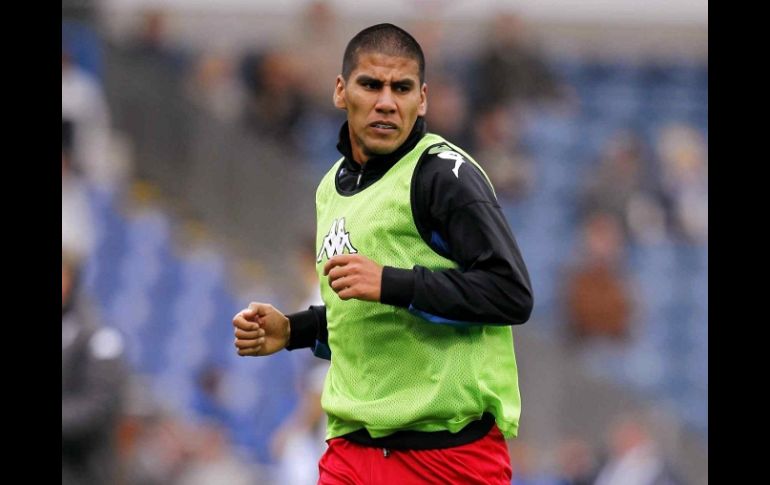 Carlos Salcido realizando una sesión de entrenamientos con el Fulham. MEXSPORT  /