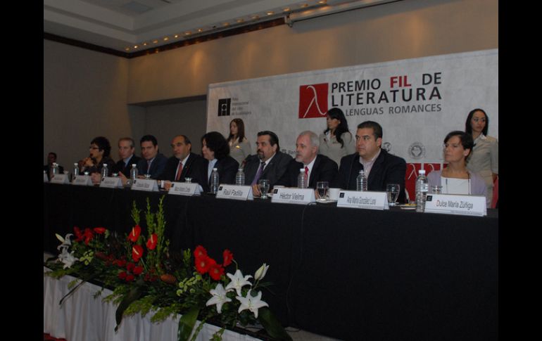 Rueda de prensa del Premio FIL de Literatura 2010. FIL.COM.MX  /