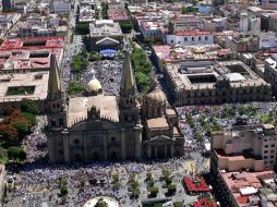 La UdeG afirma que hubo 90 mil personas; autoridades tapatías hablan de 83 mil, y las estatales dicen que 30 mil. E. PACHECO  /