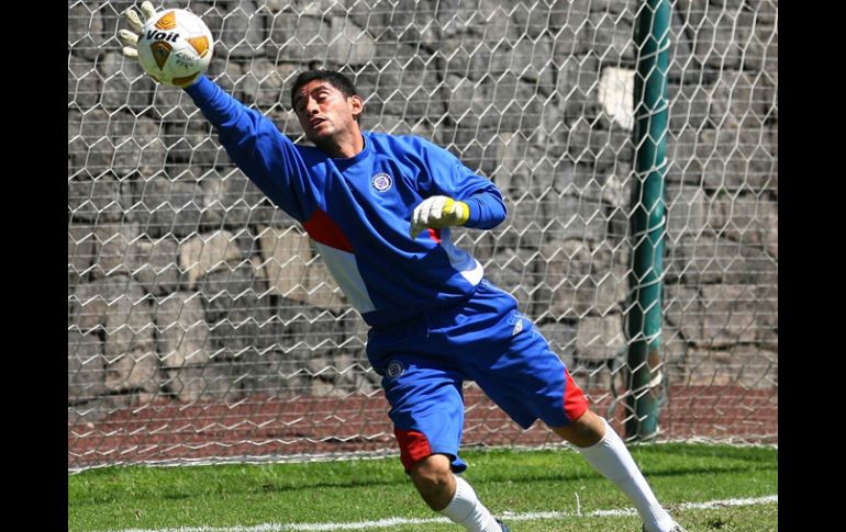 Jesus Corona portero de Cruz Azul durante una sesión de entrenamiento en la Ciudad de México.AFP  /