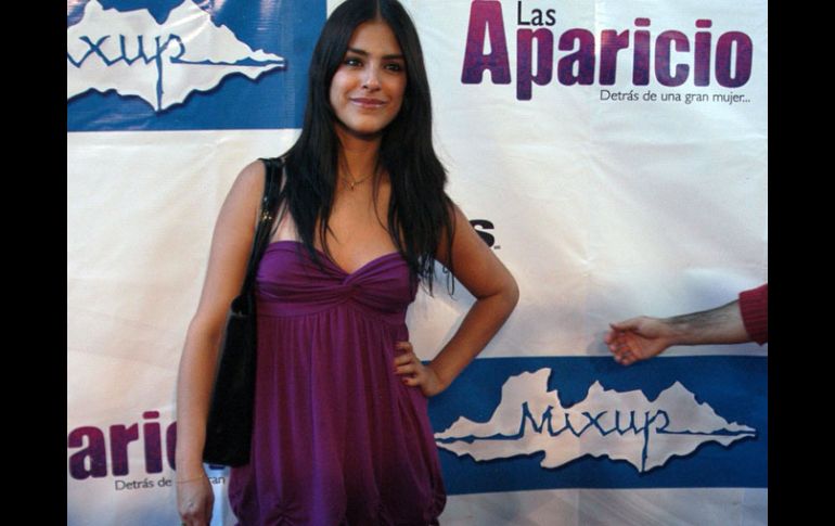 Luego de la alfombra roja, los protagonistas de la serie posaron para las cámaras. En la imagen la tapatía Liz Gallardo. NTX  /