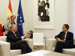 José Luis Rodríguez Zapatero conversa con el primer ministro belga, Yves Leterme, en Madrid. REUTERS  /