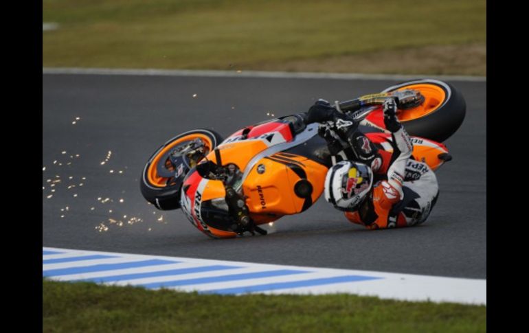 Dani Pedrosa durante el GP de Japón cuando cayó de la moto y se accidentó. REUTERS  /