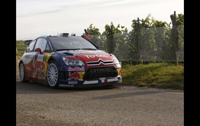 Sebastien Loeb empieza con el dominio en el rally de Francia. REUTERS  /