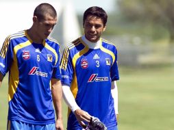 Jorge Torres Nilo y Juninho de Tigres UANL al término de un entrenamiento. MEXSPORT  /