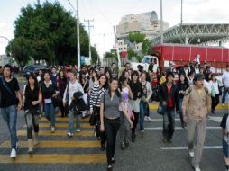 La circulación vehicular permanecerá cerrada en avenida Las Rosas, de Mariano Otero a la calle Faro. ARCHIVO  /