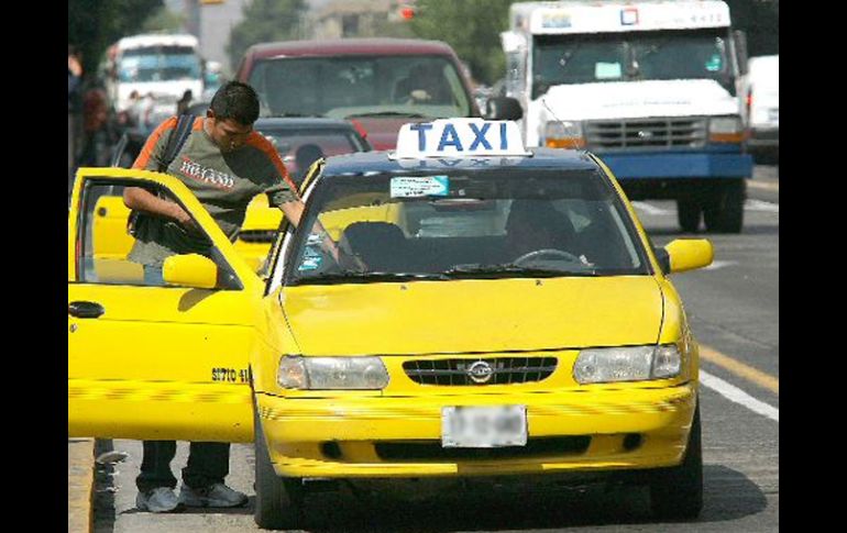 En la Expo Ganadera el servicio lo prestarán autos de alquiler del Sitio 61 y en el Auditorio Benito Juárez serán  el 90.  ARCHIVO  /