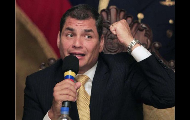 Rafael Correa habla en la sesión de la Unasur. AP  /