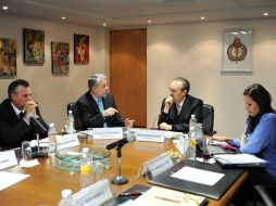 Carlos Andrade Garín, Emilio González Márquez y Mario Vázquez Raña, durante la reunión celebrada ayer. ESPECIAL  /