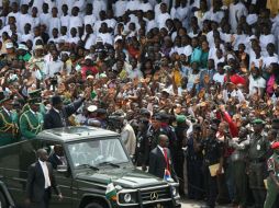 Dos coches bomba explotan y matan a diez en el cincuentenario de la independencia de Nigeria. AP  /