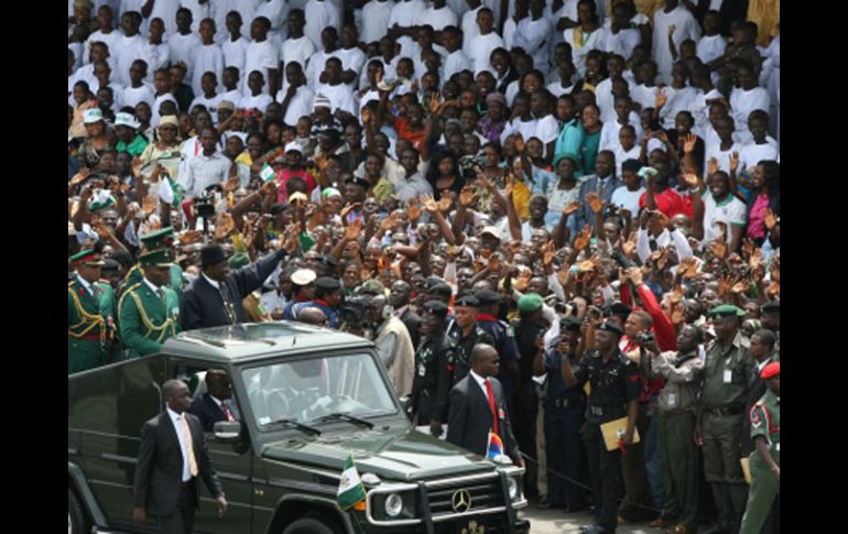 Dos coches bomba explotan y matan a diez en el cincuentenario de la independencia de Nigeria. AP  /