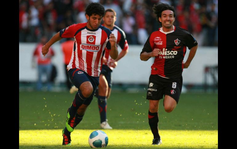 Gerardo Espinoza (der.) aseguró que la cancha de pasto sintético no debe ser ningún pretexto para Atlas. MEXSPORT  /