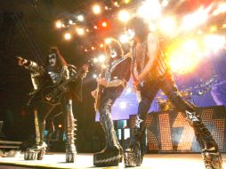 La parafernalia de Gene Simmons, Paul Stanley, Eric Singer y Tommy Thayer dejó sentir su poderío en Jalisco. A. GARCÍA  /