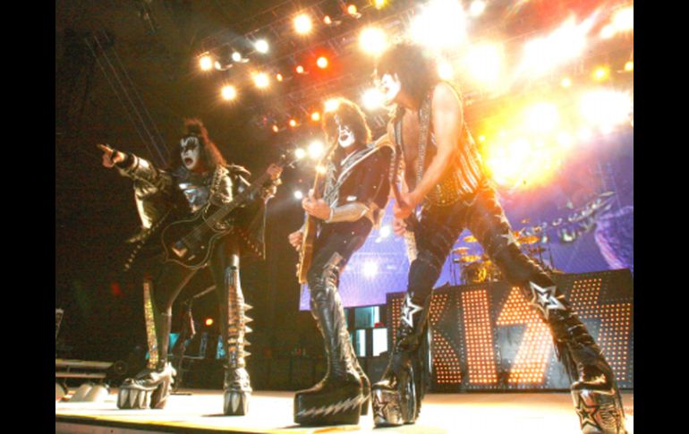 La parafernalia de Gene Simmons, Paul Stanley, Eric Singer y Tommy Thayer dejó sentir su poderío en Jalisco. A. GARCÍA  /