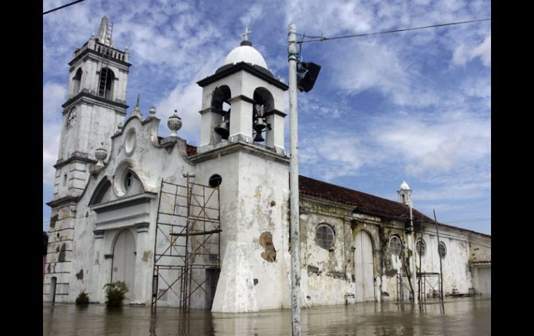 El río Papaloapan ha afectado las construcciones coloniales del puerto ribereño de Tlacotalpan. REUTERS  /