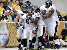 Los Cuervos festejan el triunfo ante los Acereros de Pittsburgh. AP  /