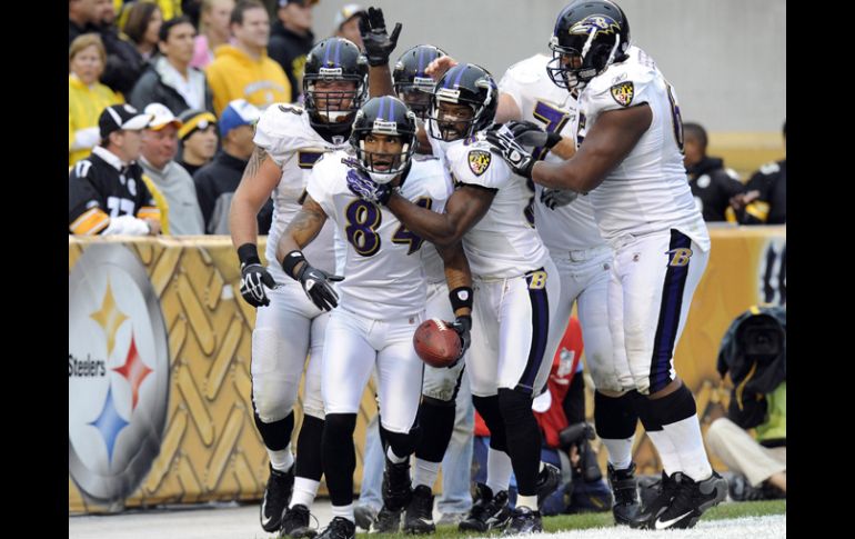 Los Cuervos festejan el triunfo ante los Acereros de Pittsburgh. AP  /