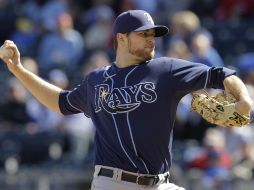 El pitcher de Tampa  Wade Davis lanza una bola ante Kansas City. AP  /