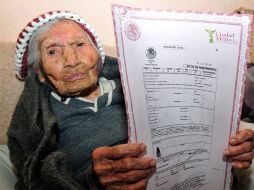 La mujer ha recuperado un siglo después la identidad jurídica que perdió en la Revolución. EFE  /