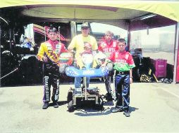 Los hermanos Toño (izquierda) y Sergio Pérez (derecha), en sus inicios en los Karts. ESPECIAL  /