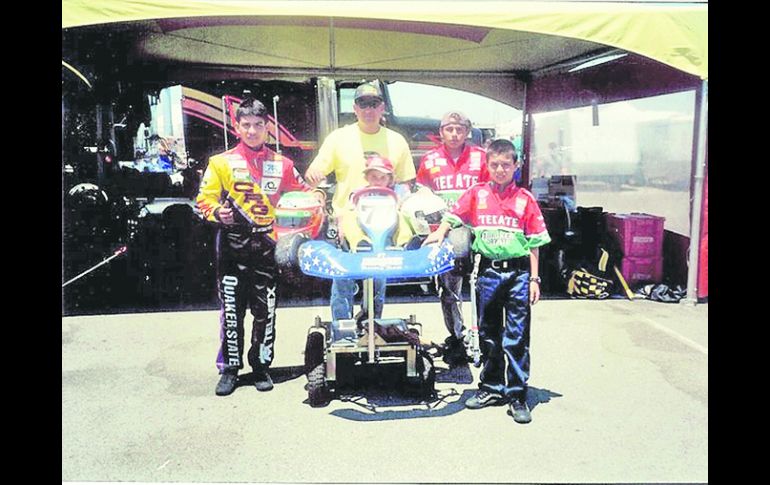 Los hermanos Toño (izquierda) y Sergio Pérez (derecha), en sus inicios en los Karts. ESPECIAL  /