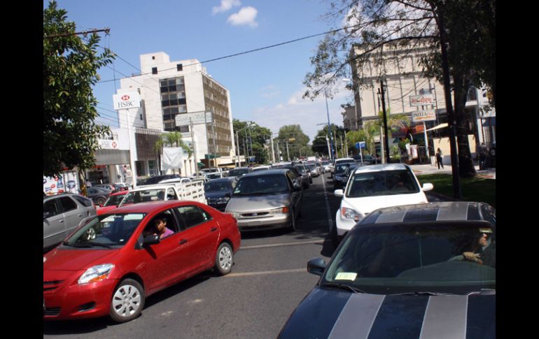 Según la Secretaría de Vialidad, la circulación en Avenida Vallarta se normalizará hoy. A. HINOJOSA  /