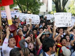 Aspecto de una de las manifestaciones de estudiantes de la UdeG para exigir mayores recursos para la casa de estudios. ARCHIVO  /