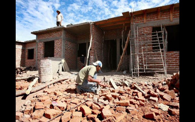 El presidente del Colegio de Arquitectos de Jalisco señaló que las viviendas son construidas en forma improvisada. ARCHIVO  /