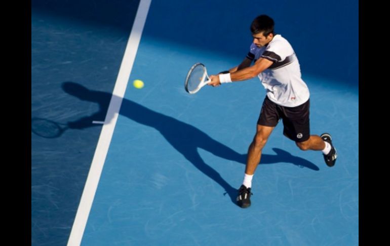 El tenista serbio Novak Djokovic avanza a la siguiente ronda del Abierto de China. EFE  /