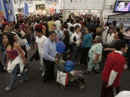 Aspecto de los pasillos de la Feria del Libro de Guadalajara en Expo Guadalajara. ARCHIVO  /