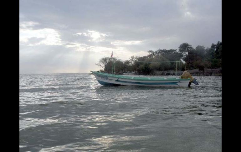 Hoy, Chapala se encuentra a su 82.83%, cuando su volumen máximo quedó a sólo tres centésimas de alcanzar el 83 por ciento. ARCHIVO  /