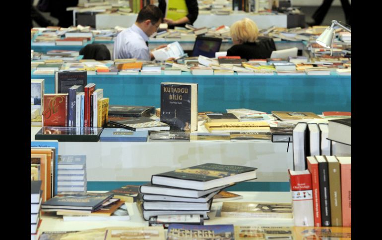 Se acercar libros baratos de calidad al público. EFE  /