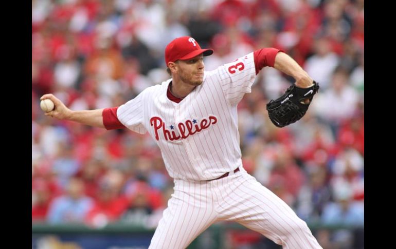 Roy Halladay hace historia al lanzar un juego sin hit ni carrera en los playoffs de Grandes Ligas. EFE  /